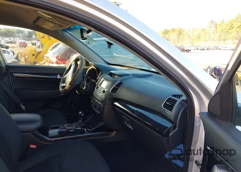 2015 Kia Sorento Lx из США, поврежденный, VIN 5XYKTCA64FG558117